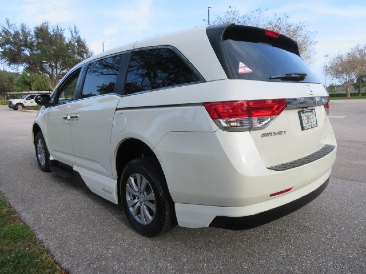 2016 White /Truffle Honda Odyssey (5FNRL5H63GB) , Automatic transmission, located at 4301 Oak Circle #19, Boca Raton, FL, 33431, (954) 561-2499, 26.388861, -80.084038 - You are looking at Gorgeous Pearl White Diamond 2016 Honda Odyssey EX-L VMI Northstar Handicap Wheelchair Conversion Van with 79K Original Miles, In-Floor Power Side Entry Ramp with Kneeling Van Function, Passenger Side 6 Way Transfer Seat, Quick Release Driver's Seat, Hand Controls, Tie Down System - Photo#15